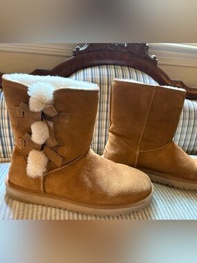 Kookaburra by Ugg fleece lined boots